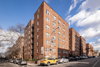 King Apartments in Elmhurst, NY - Building Photo - Building Photo