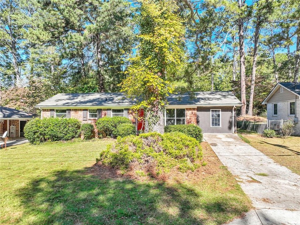 4639 Tell Rd SW in Atlanta, GA - Building Photo
