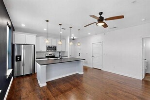 800 S Welch St in Denton, TX - Building Photo