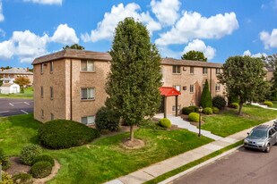Pear Tree Court in Stowe, PA - Building Photo