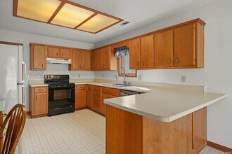 8115 Calera Dr in Fort Wayne, IN - Building Photo - Building Photo