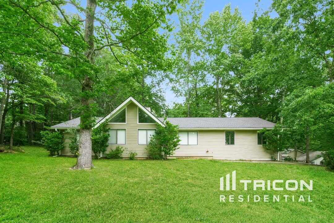 2 Ironwood Ct in Newnan, GA - Building Photo