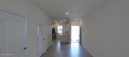 525 Big Tree Wy in Orange Park, FL - Building Photo - Building Photo