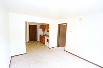 Markham Apartments in Grand Forks, ND - Building Photo - Building Photo