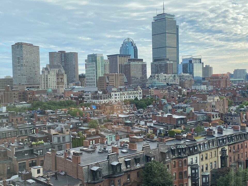 181 Beacon St in Boston, MA - Building Photo