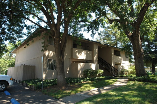 Cinnamon Village in Chico, CA - Foto de edificio - Building Photo