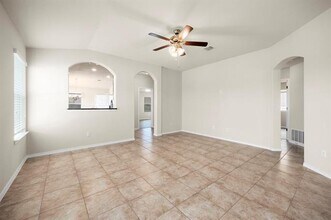 101 Plata Ln in Jarrell, TX - Building Photo - Building Photo