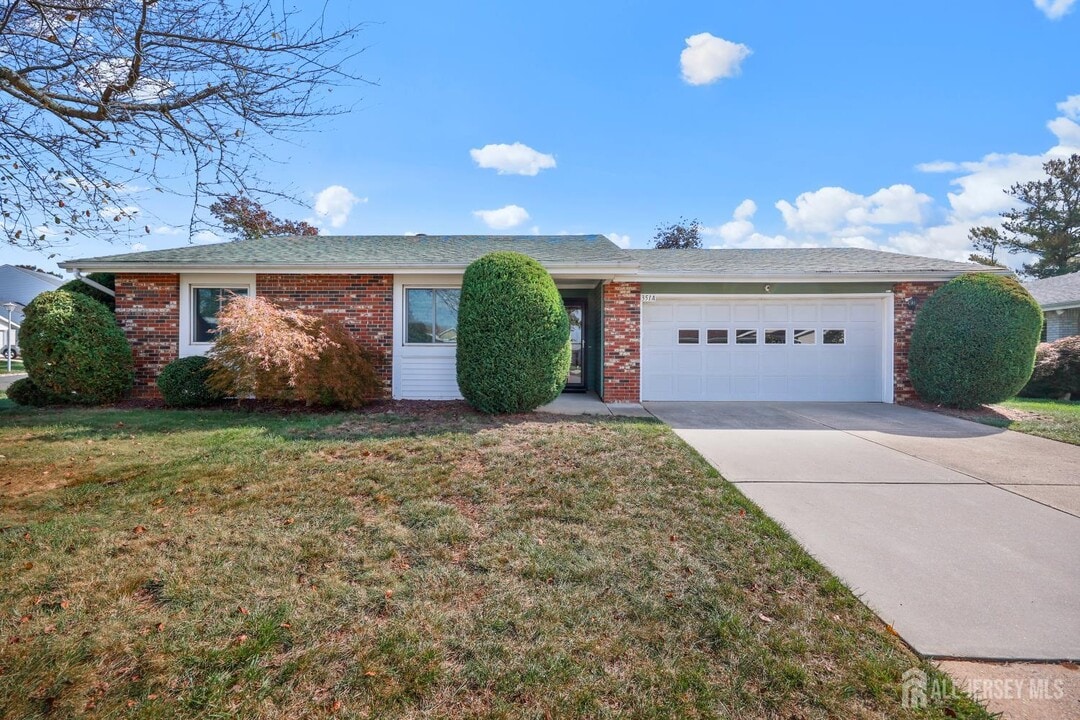 351A Jutland Dr in Monroe Township, NJ - Building Photo