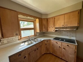 401 Hilltop Rd in Marion, IA - Building Photo - Building Photo