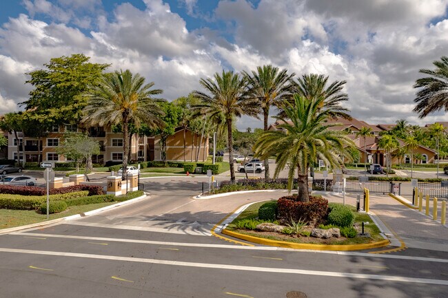 Edgewater Condominium in Coral Springs, FL - Building Photo - Building Photo