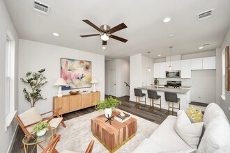 5210 Burress Springs Ln in Houston, TX - Building Photo - Building Photo