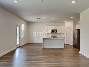 5357 Boulder Crk Cv, Unit Room 4 in 4B4B (Private Bathroom) in Bradenton, FL - Building Photo - Building Photo