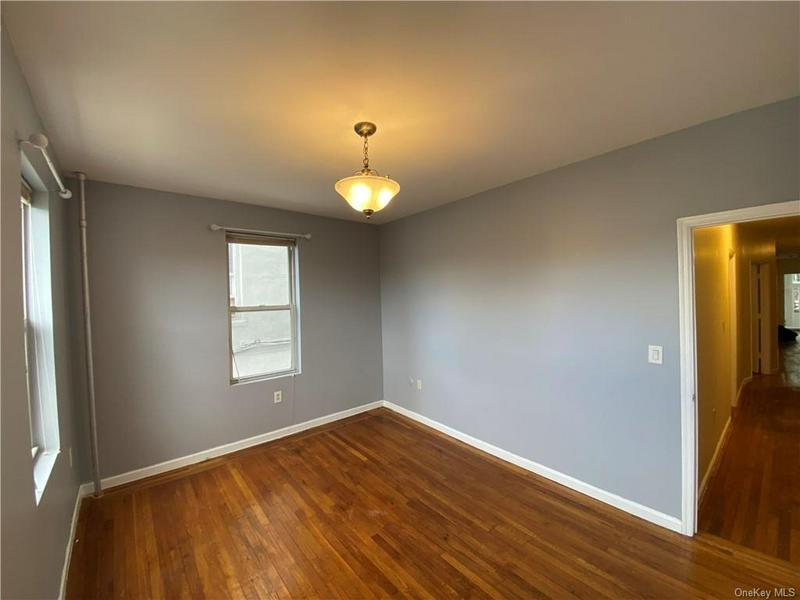 125 W 227th St, Unit b in Bronx, NY - Building Photo