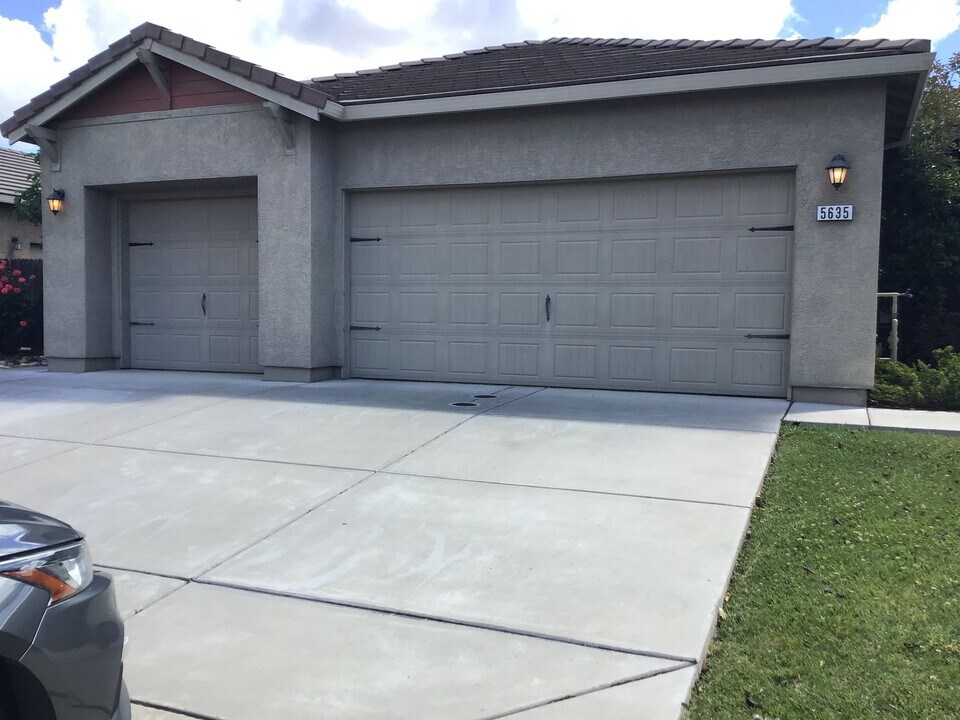5635 Meadow Brook Way in Marysville, CA - Building Photo