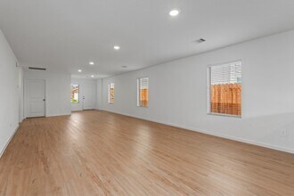 1525 San Sebastien Dr in Conroe, TX - Building Photo - Building Photo