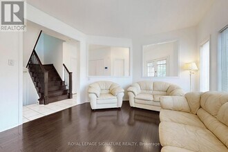 6509 Valiant Heights in Mississauga, ON - Building Photo - Building Photo