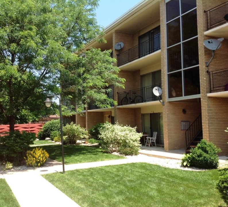 Oak Lawn Apartments in Oak Lawn, IL - Building Photo