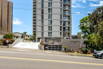 Nuuanu Towers in Honolulu, HI - Building Photo - Building Photo