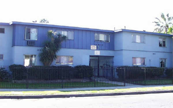 14820 Blythe St in Van Nuys, CA - Building Photo - Building Photo