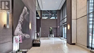 33 Shore Breeze Dr in Toronto, ON - Building Photo - Building Photo