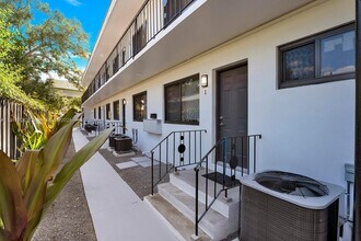 2150 SW 26th St in Miami, FL - Building Photo - Building Photo