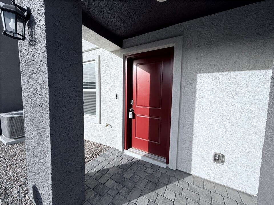 9332 Serene Hbr St in Las Vegas, NV - Building Photo