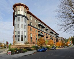 Redmond Square in Redmond, WA - Building Photo