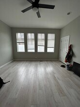 2246 W Belden Ave, Unit 1F in Chicago, IL - Foto de edificio - Building Photo