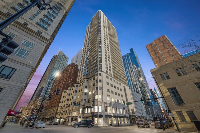 1 E Delaware Pl in Chicago, IL - Foto de edificio - Building Photo