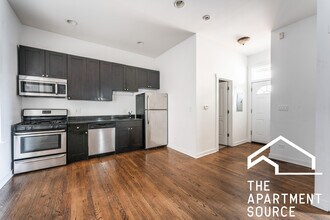 727 N Hoyne Ave, Unit 1R in Chicago, IL - Building Photo - Building Photo