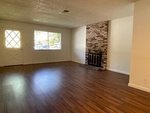 4828 Cowell Blvd in Davis, CA - Foto de edificio - Building Photo