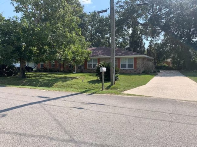 402 Ulman Ave, Unit 402B