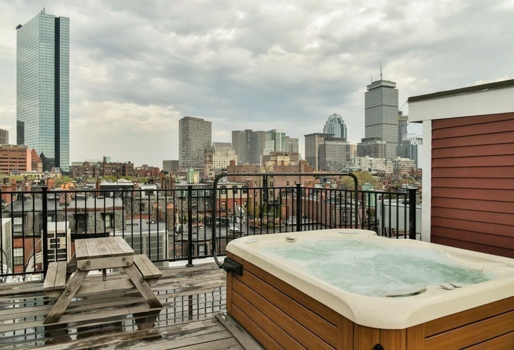 214 Beacon St, Unit 3 in Boston, MA - Foto de edificio