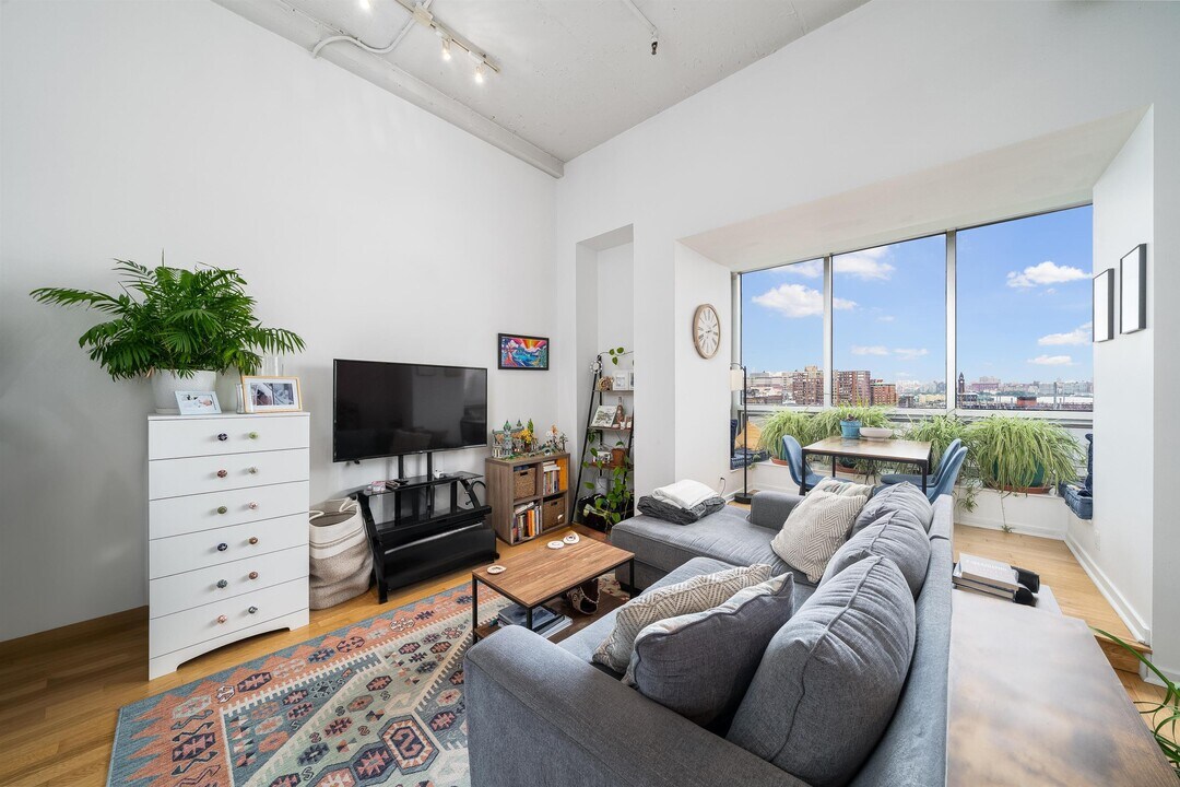 689 Marin Blvd in Jersey City, NJ - Building Photo