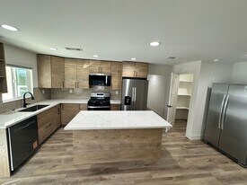 5244-5244 E Falls View Dr in San Diego, CA - Building Photo