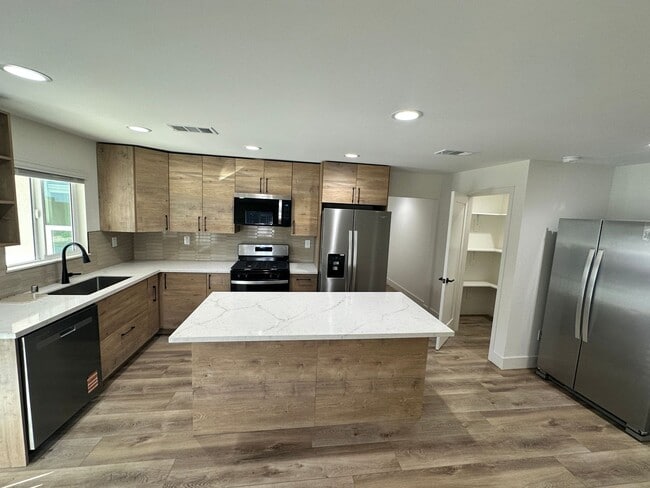 property at 5244-5244 E Falls View Dr