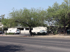 Cactus Garden Apartments in Tucson, AZ - Building Photo - Building Photo