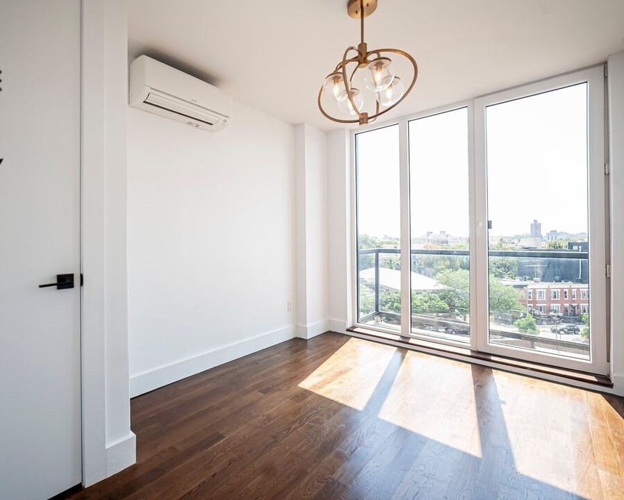 988 Halsey St in Brooklyn, NY - Building Photo