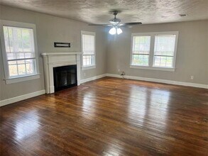 2107 W Oak St in Denton, TX - Building Photo - Building Photo
