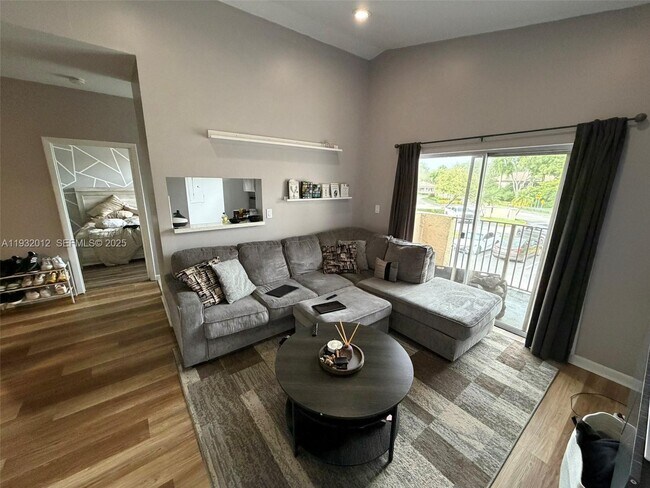 2301 NW 96th Terrace in Pembroke Pines, FL - Building Photo - Building Photo