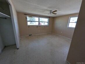 7416 Star Dust Dr in Glen Cove, NY - Building Photo - Building Photo