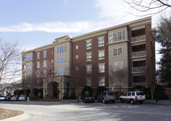 400 N Main St in Greenville, SC - Foto de edificio - Building Photo