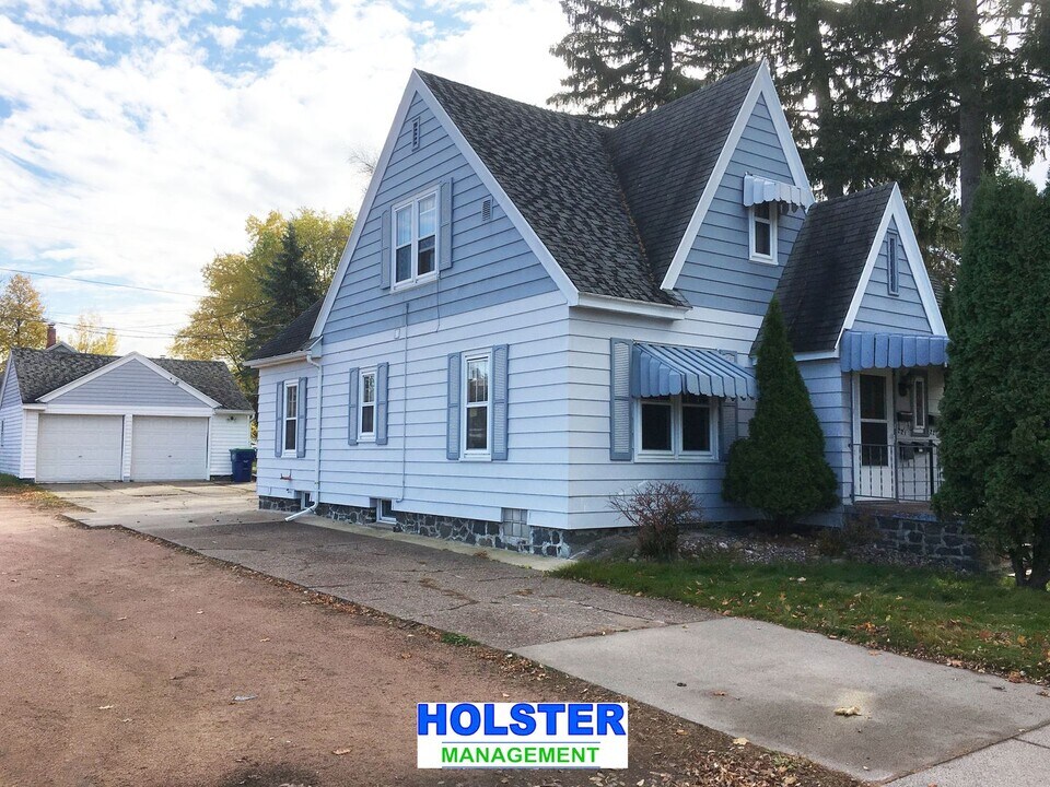 221 N 3rd Ave in Wausau, WI - Building Photo