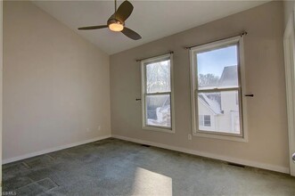 1489 Huntington Ln in Cleveland Heights, OH - Foto de edificio - Building Photo