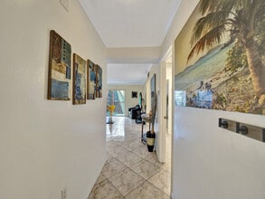 201 178th Dr, Unit 439 in Sunny Isles Beach, FL - Foto de edificio - Building Photo