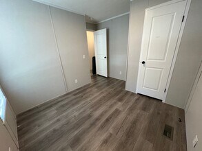 2404 E Birch Dr in Kawkawlin, MI - Building Photo - Building Photo