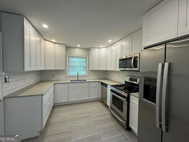 2225 Alpha Dr, Unit Room 2 in Decatur, GA - Building Photo - Building Photo