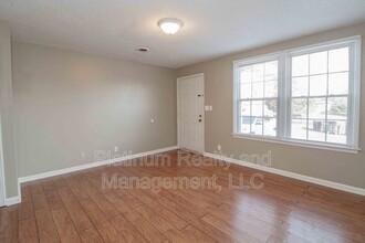 814 Golf View Pl-Unit -Unit D in Clarksville, TN - Foto de edificio - Building Photo