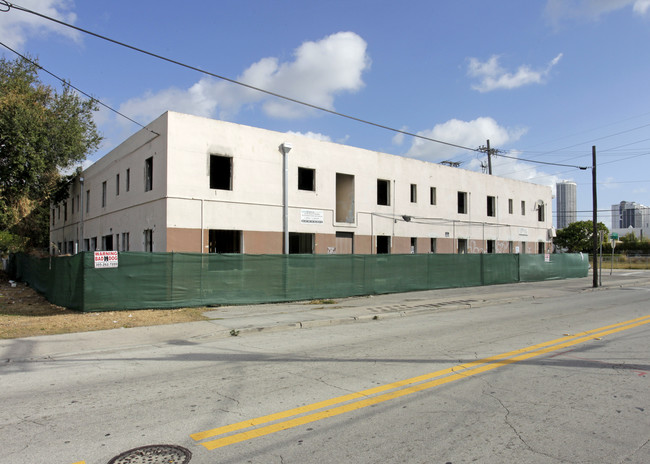 St. John Village in Miami, FL - Foto de edificio - Building Photo