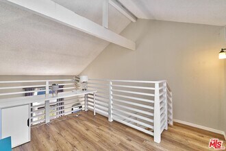 10929 Morrison St in Los Angeles, CA - Building Photo - Building Photo